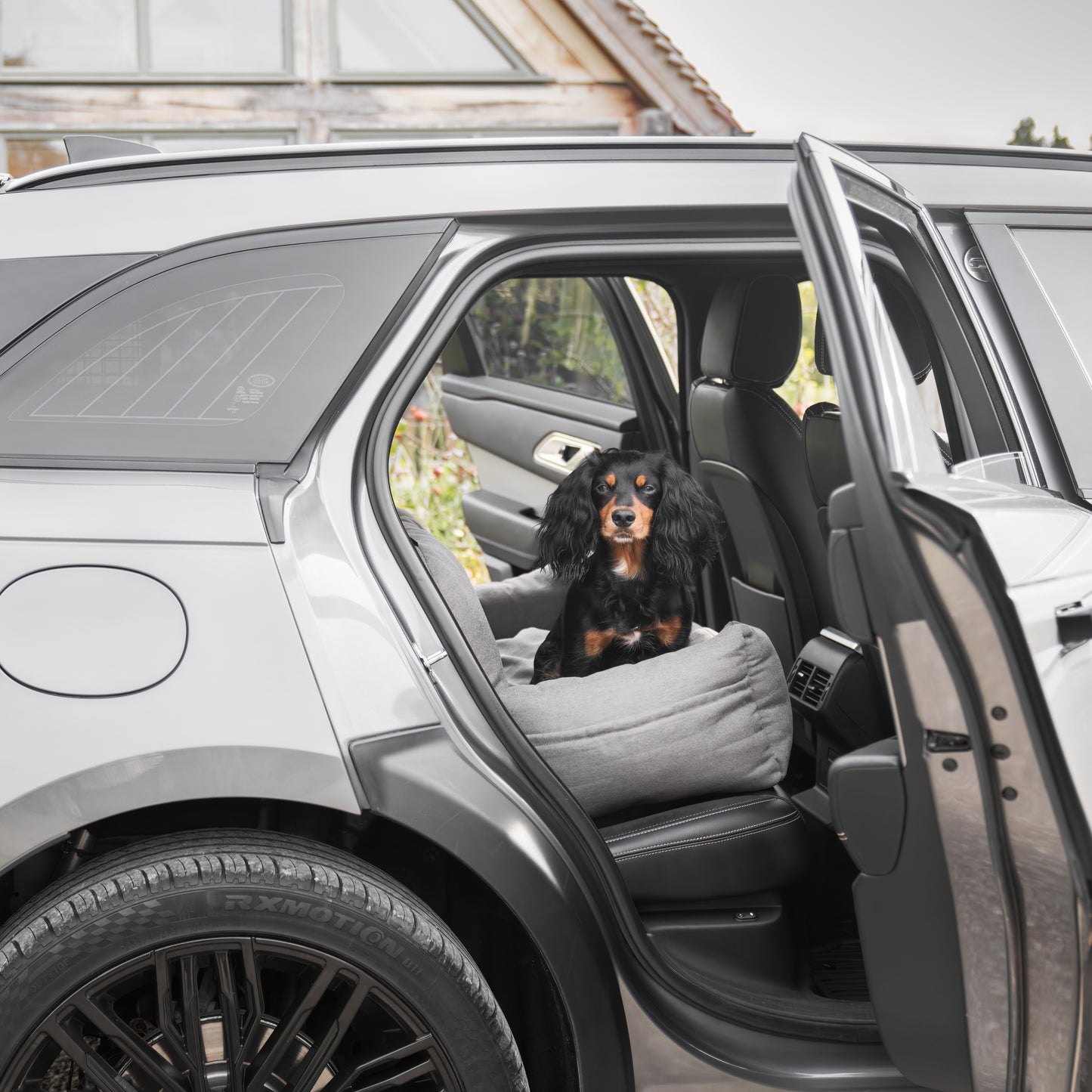 Embark on the perfect pet travel with our luxury Double Easy Traveller Seat, in two colors Truffle and Slate! Featuring removable inner cushion with cover for easy cleaning! Available now at Lords & Labradors US