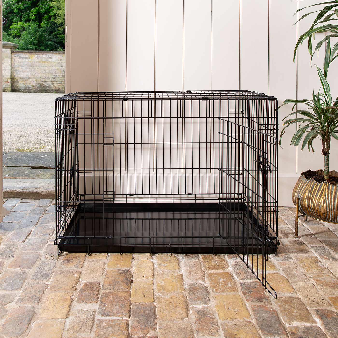 Discover the perfect deluxe heavy duty Black dog cage, featuring two doors for easy access and a removable tray for easy cleaning! The ideal choice to keep new puppies safe, made using pet safe galvanised steel! Available now in 5 sizes and three stunning colors at Lords & Labradors US