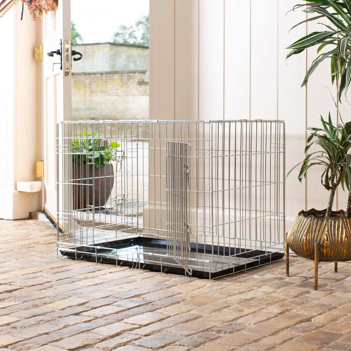Discover the perfect deluxe heavy duty silver dog cage, featuring two doors for easy access and a removable tray for easy cleaning! The ideal choice to keep new puppies safe, made using pet safe galvanised steel! Available now in 5 sizes and three stunning colors at Lords & Labradors US