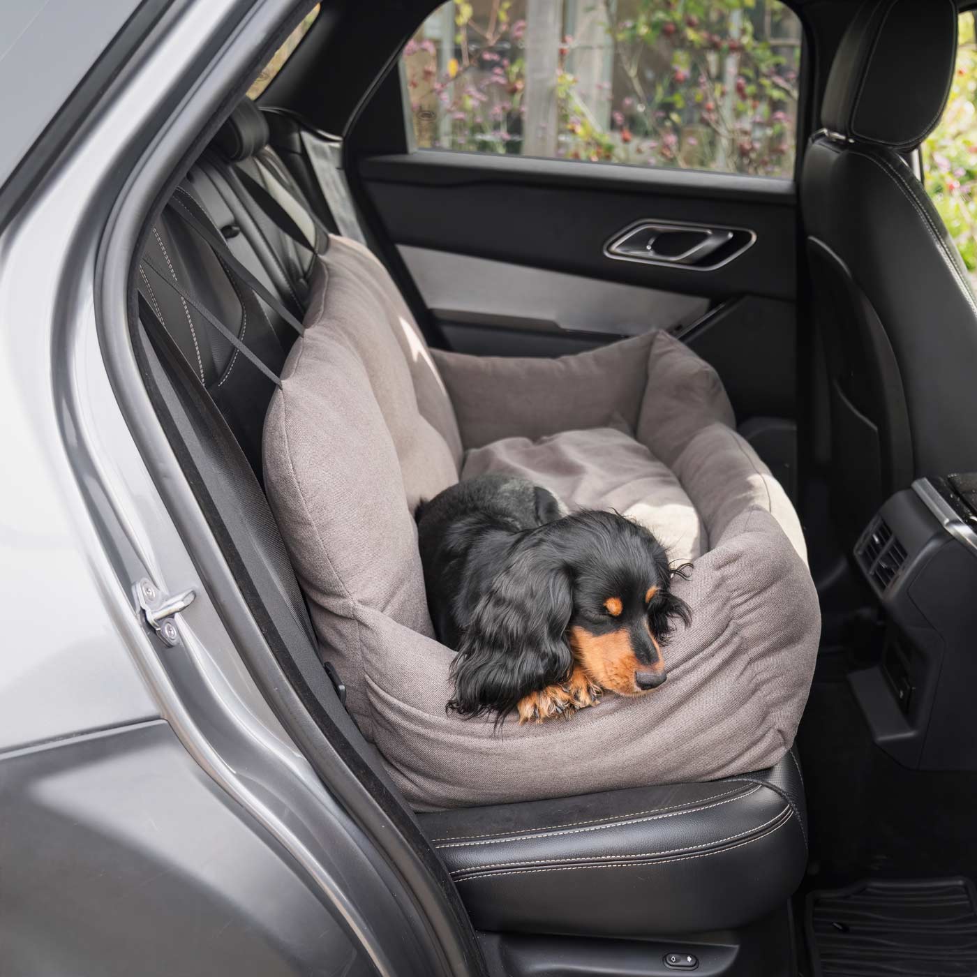 Embark on the perfect pet travel with our luxury Double Easy Traveller Seat, in two colors Truffle and Slate! Featuring removable inner cushion with cover for easy cleaning! Available now at Lords & Labradors US