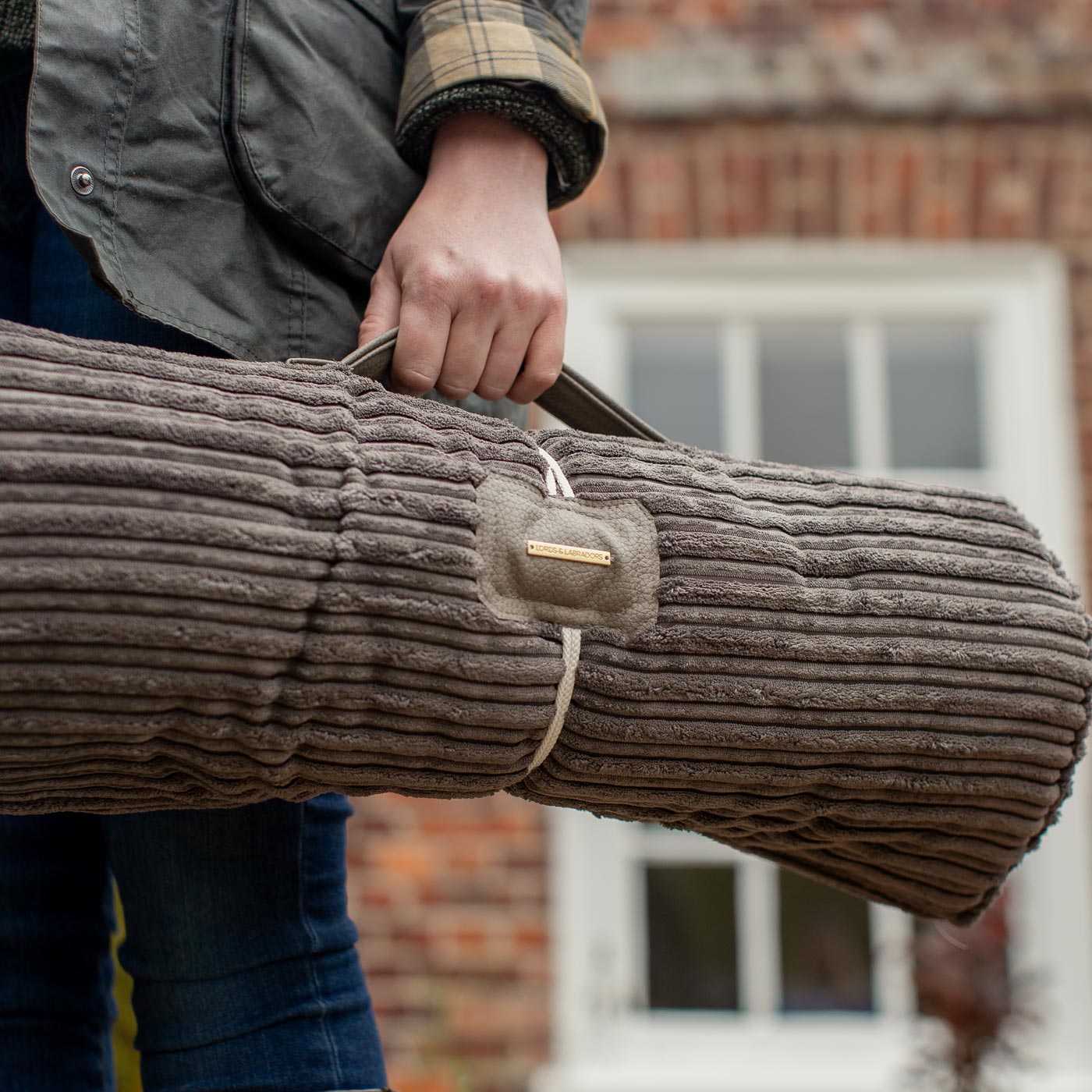 Embark on the perfect pet travel with our luxury Travel Mat in Essentials Dark Grey. Featuring a Carry handle for on the move once Rolled up for easy storage, can be used as a seat cover, boot mat or travel bed! Available now at Lords & Labradors US