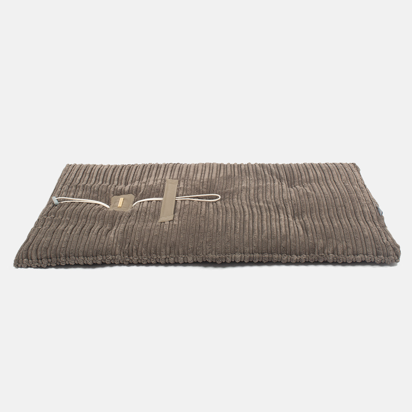 Embark on the perfect pet travel with our luxury Travel Mat in Essentials Dark Grey. Featuring a Carry handle for on the move once Rolled up for easy storage, can be used as a seat cover, boot mat or travel bed! Available now at Lords & Labradors US