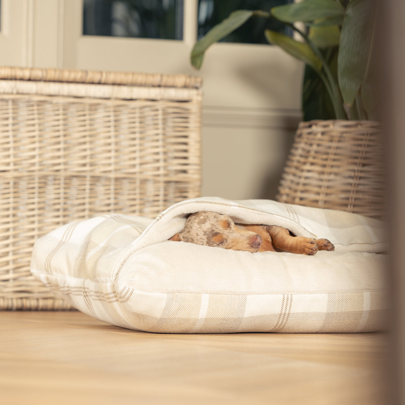 Lords & Labradors Sleepy Burrows Bed in Natural Tweed
