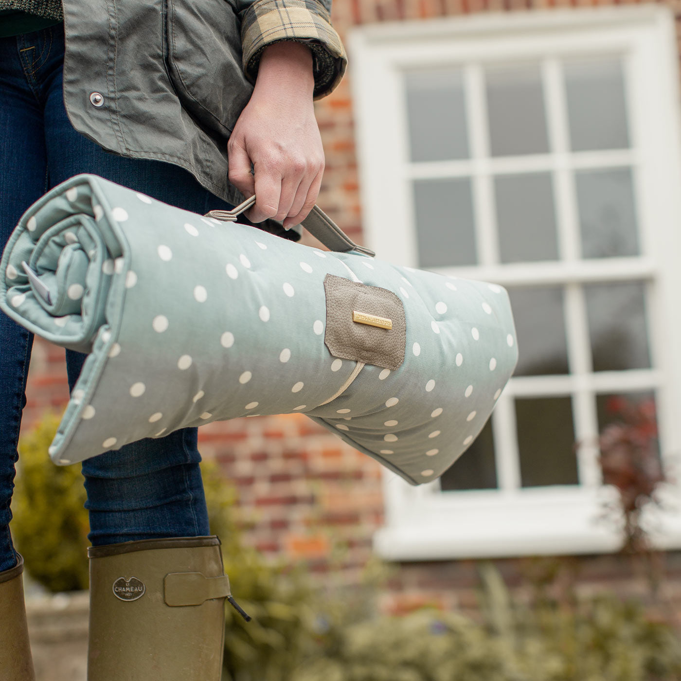Embark on the perfect pet travel with our luxury Travel Mat in Essentials Duck Egg Spot. Featuring a Carry handle for on the move once Rolled up for easy storage, can be used as a seat cover, boot mat or travel bed! Available now at Lords & Labradors US