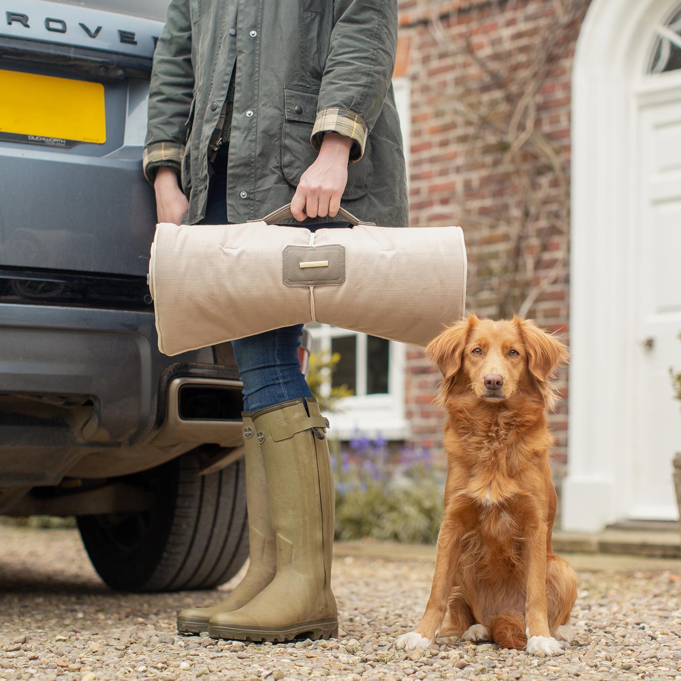 Embark on the perfect pet travel with our luxury Travel Mat in Savanna Oatmeal! Featuring a Carry handle for on the move once Rolled up for easy storage, can be used as a seat cover, boot mat or travel bed! Available now at Lords & Labradors US