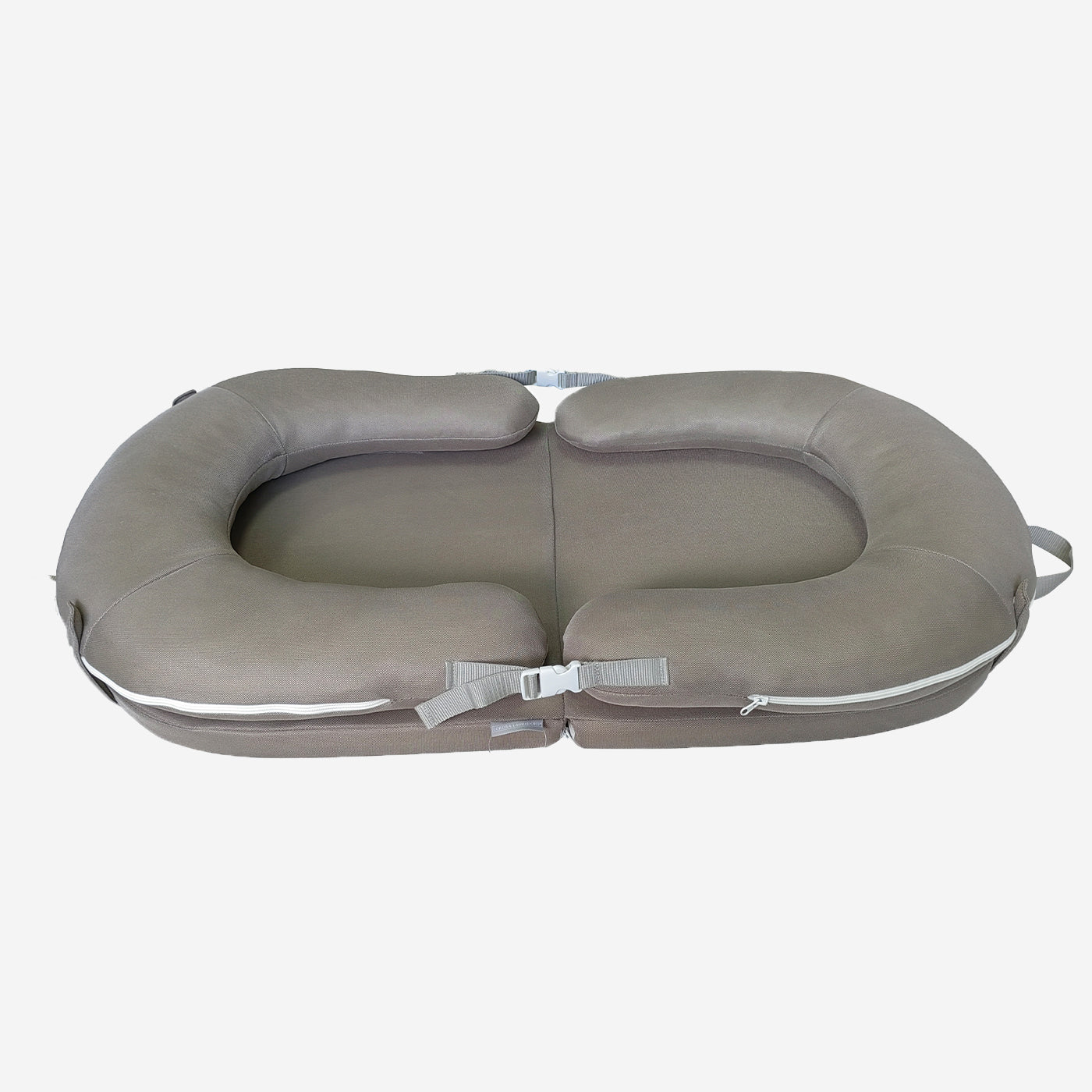 Discover Our Luxurious “The Ultimate Capsule” Dog Travel Bed, Crafted To Deliver A Non-Slip Base & Breathable Mesh Fabric For Extra Comfort! Bringing Your Canine Companion, The Perfect Travel Bed For Dogs To Curl Up To! Available Now at Lords & Labradors US
