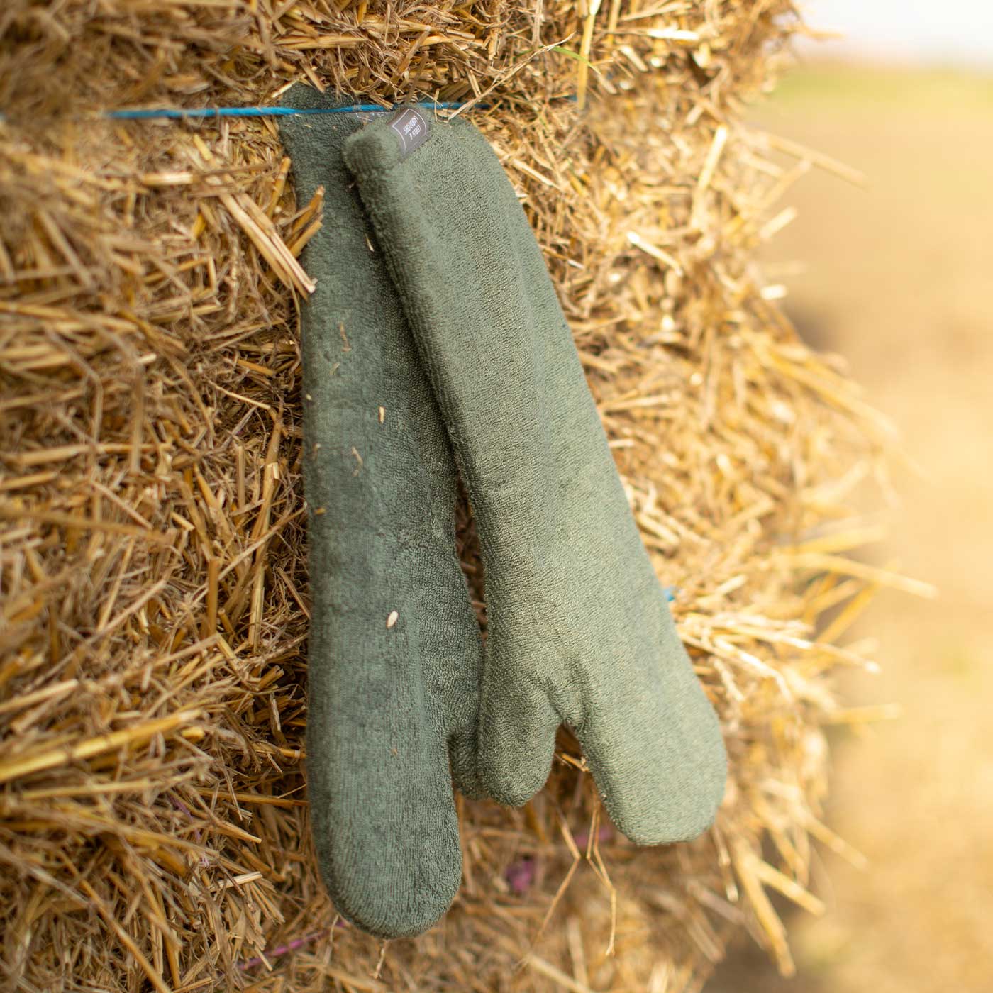 Introducing the ultimate bamboo dog drying mitts in beautiful fir green, made from luxurious bamboo to aid sensitive skin featuring universal size to fit all with super absorbent material for easy pet drying! The perfect dog drying gloves, available now at Lords & Labradors US, In four colors!