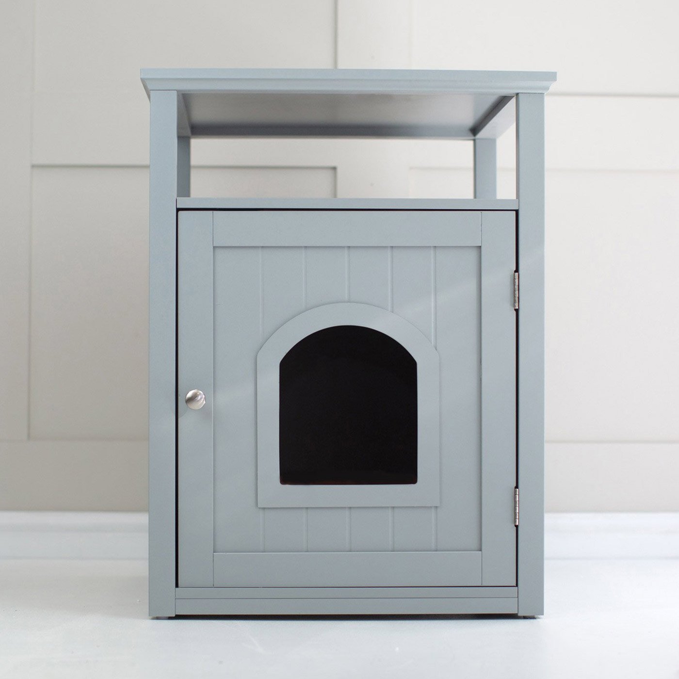 [color:grey] Discover The Perfect Multi-Functional Cat Washroom, Featuring Hinged Door for a Discreet Cat Loo. Suitable for All Cat Breeds! Made From Durable Wood to Ensure a Stylish Finish That Suits Any Home Decor! Includes a Complimentary Litter Tray. Available In Grey & White Now at Lords & Labradors US