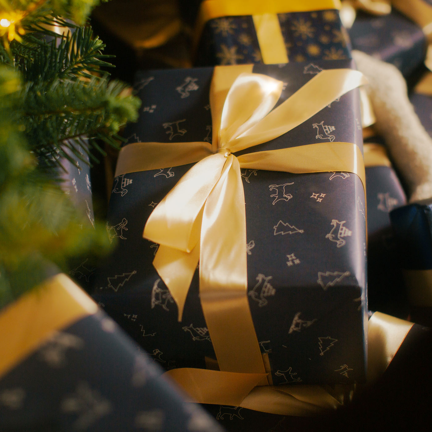 Wrap Your Gift For Your Pet With Our Stunning Wrapping Paper, The Perfect Pet Wrapping Paper For Any Occasion! Available Now at Lords & Labradors US