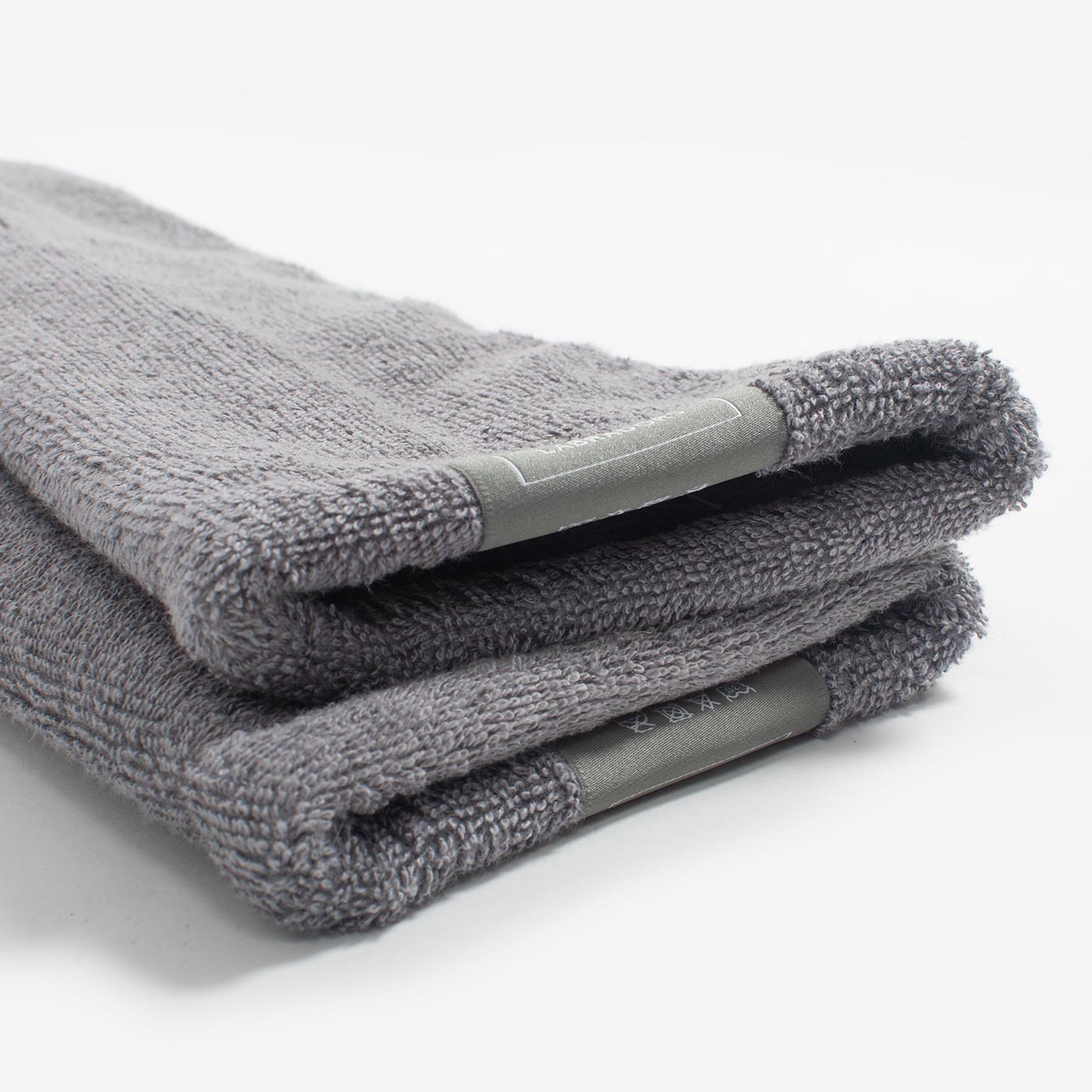 Introducing the ultimate bamboo dog drying mitts in beautiful grey Gun Metal, made from luxurious bamboo to aid sensitive skin featuring universal size to fit all with super absorbent material for easy pet drying! The perfect dog drying gloves, available now at Lords & Labradors US, In four colors!