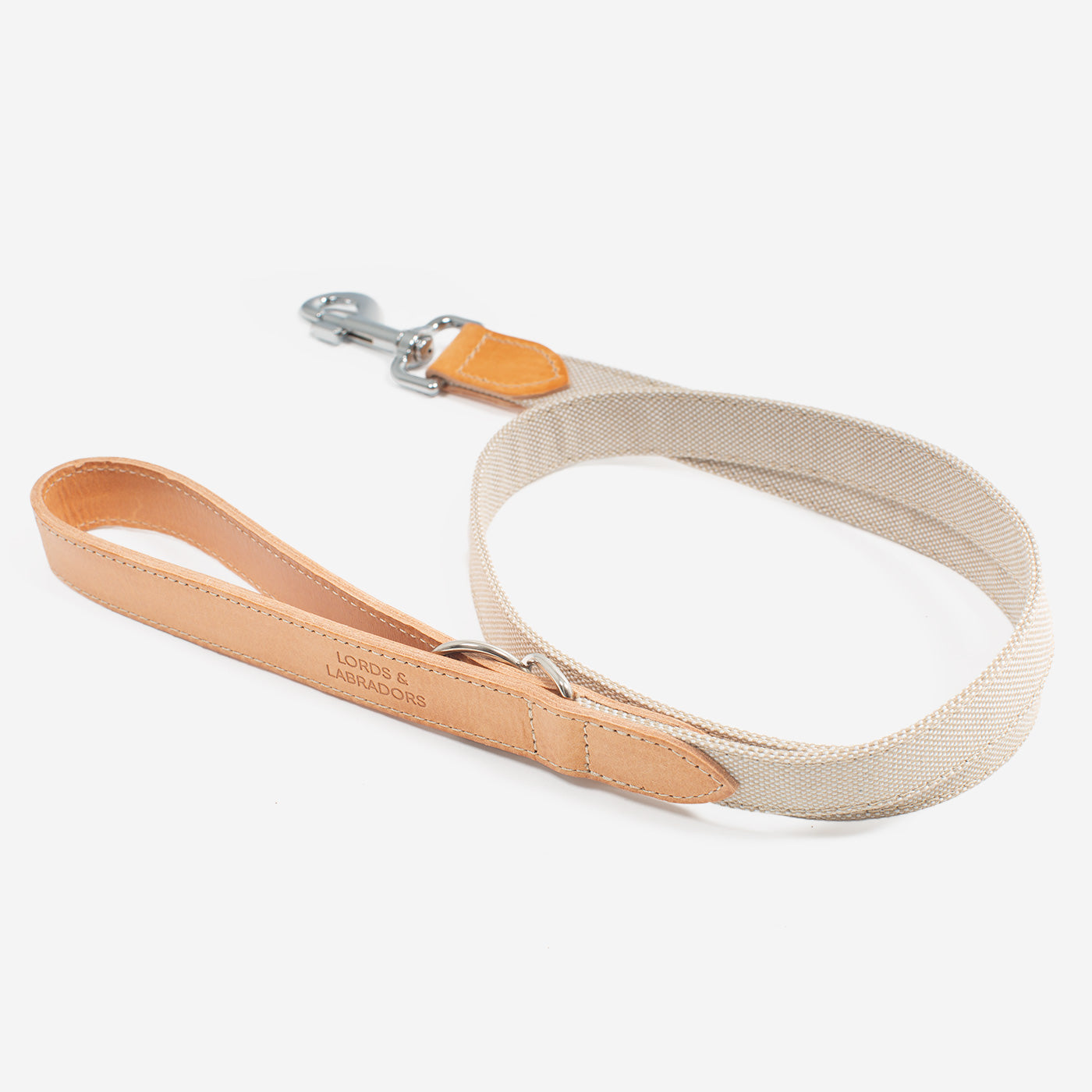 Discover dog walking luxury with our handcrafted Italian dog leash in beautiful essentials twill cream linen with cream fabric! The perfect leash for dogs available now at Lords & Labradors US