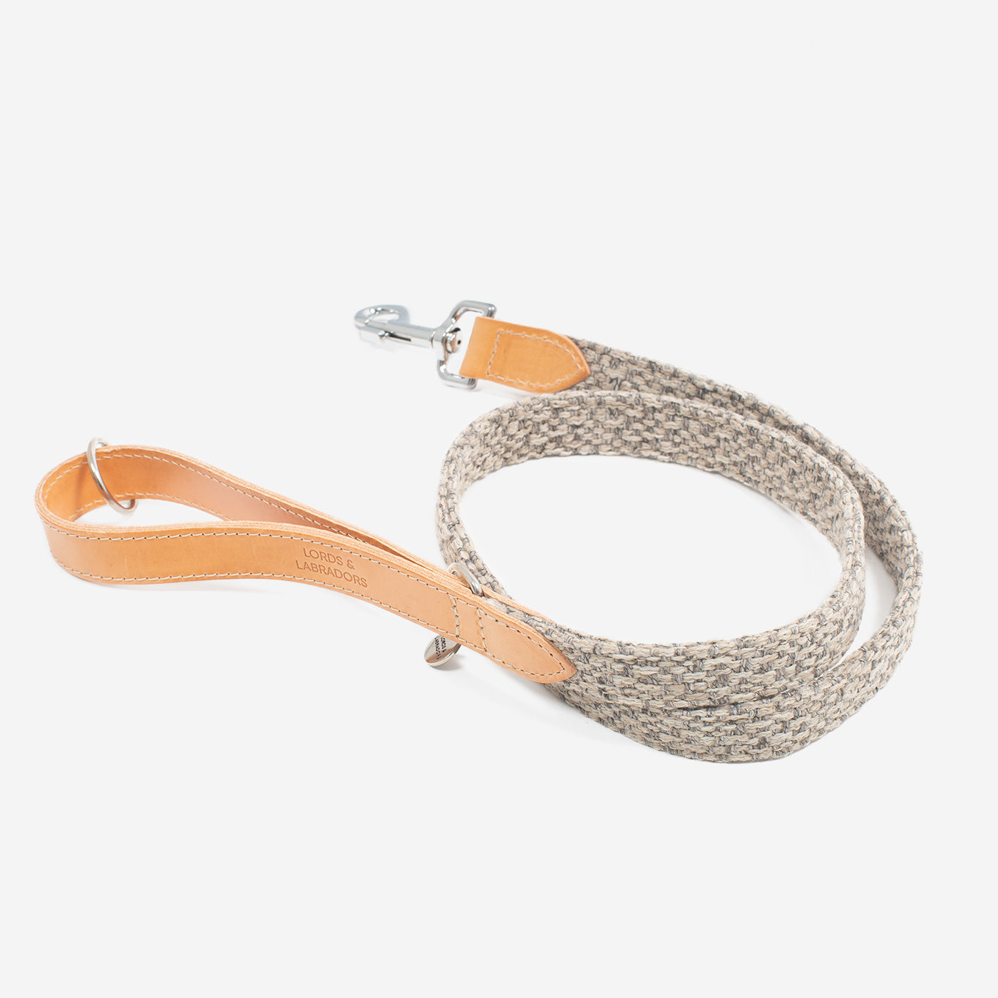 Discover dog walking luxury with our handcrafted Italian Herdwick dog leash in beautiful pebble with woven light grey fabric! The perfect leash for dogs available now at Lords & Labradors US