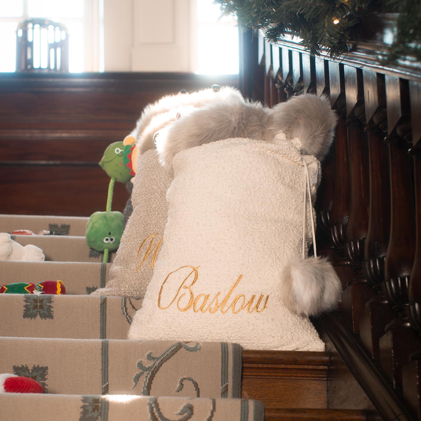 Gift your furry friend the perfect pet Christmas gift with our beautifully crafted Christmas Santa Sack, fill and gift your pet this festive holiday with the most wholesome gifts for Christmas! Available now in stunning Ivory Boucle at Lords & Labradors US
