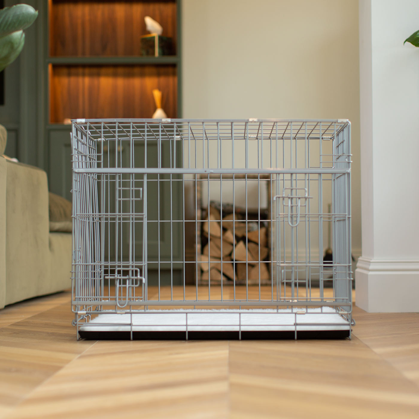 Discover the perfect deluxe heavy duty silver dog cage, featuring two doors for easy access and a removable tray for easy cleaning! The ideal choice to keep new puppies safe, made using pet safe galvanised steel! Available now in 3 sizes at Lords & Labradors US