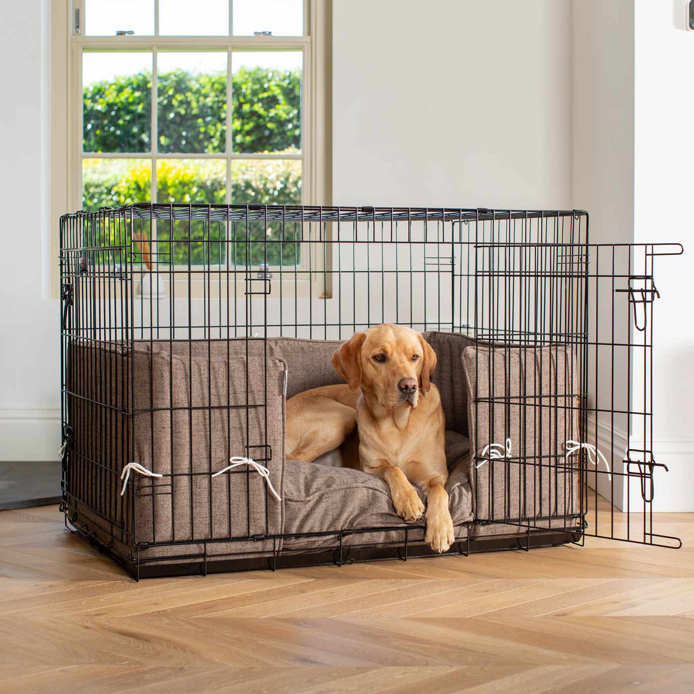 Dog Cage Bumper in Inchmurrin Ground by Lords & Labradors