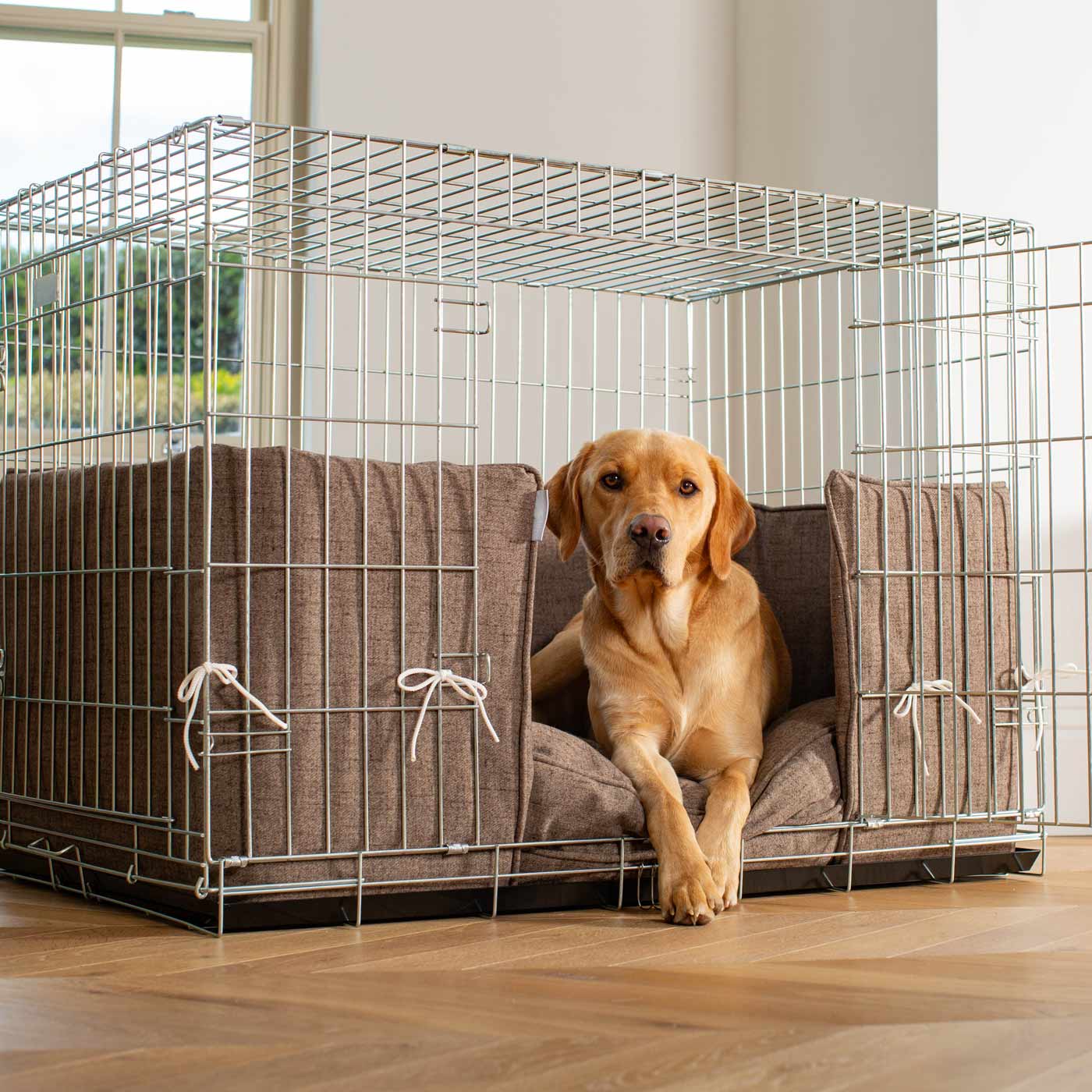 Dog Cage with Cushion & Bumper in Inchmurrin Umber by Lords & Labradors