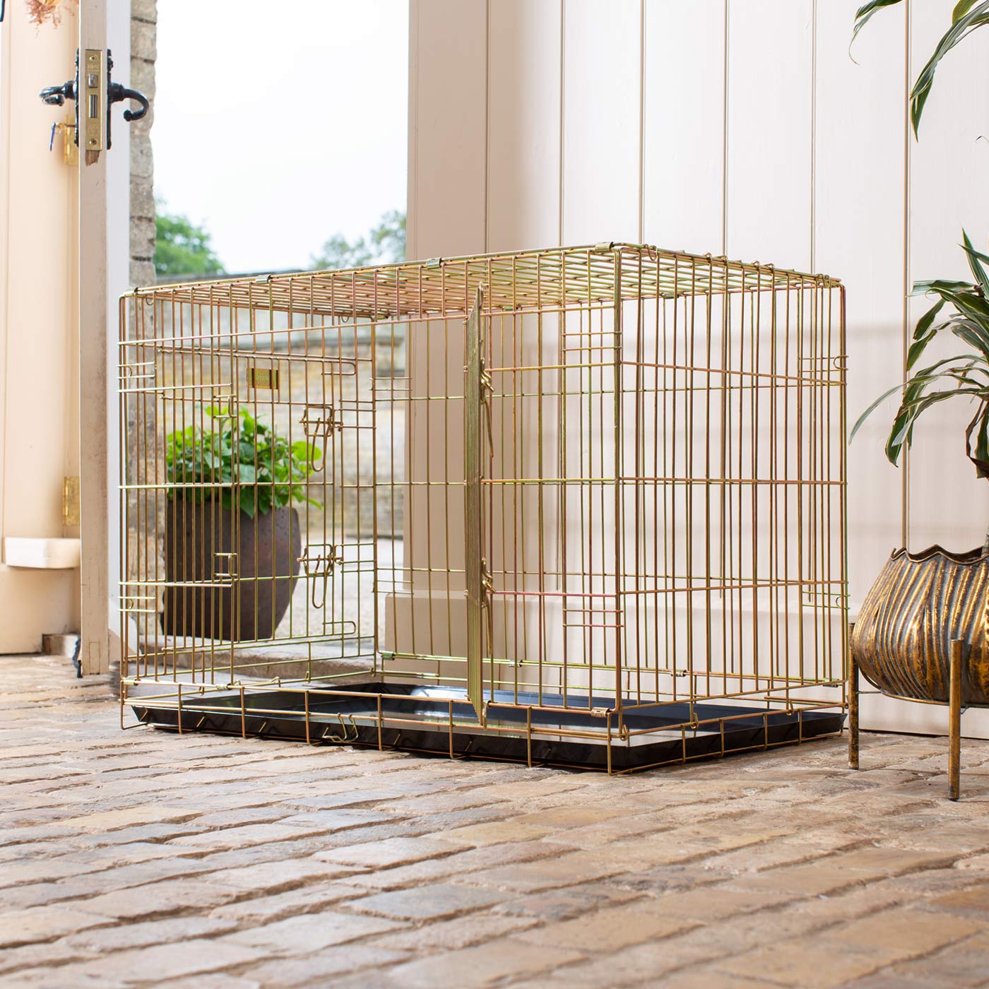 Discover the perfect deluxe heavy duty Gold dog cage, featuring two doors for easy access and a removable tray for easy cleaning! The ideal choice to keep new puppies safe, made using pet safe galvanised steel! Available now in 5 sizes and three stunning colors at Lords & Labradors US