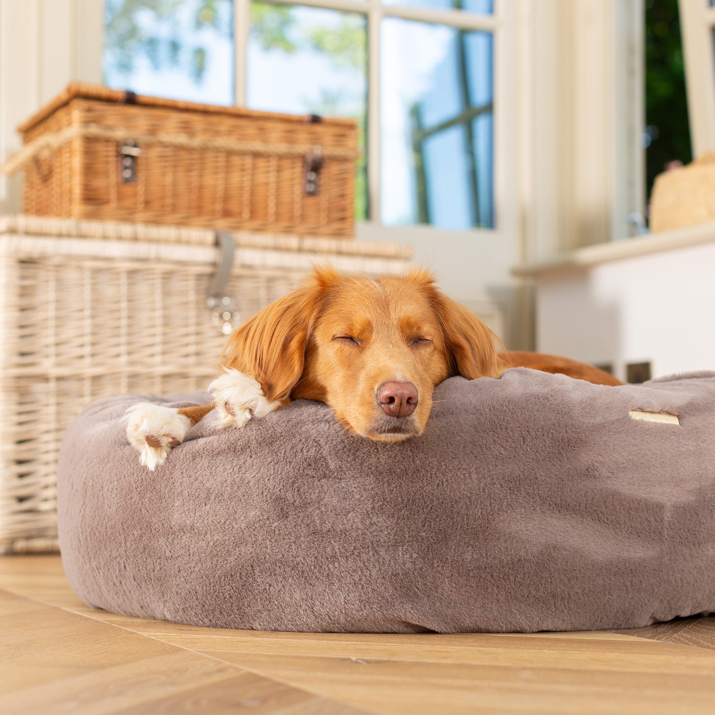 Calming Anti-Anxiety Donut Bed in Fawn Faux Fur by Lords & Labradors