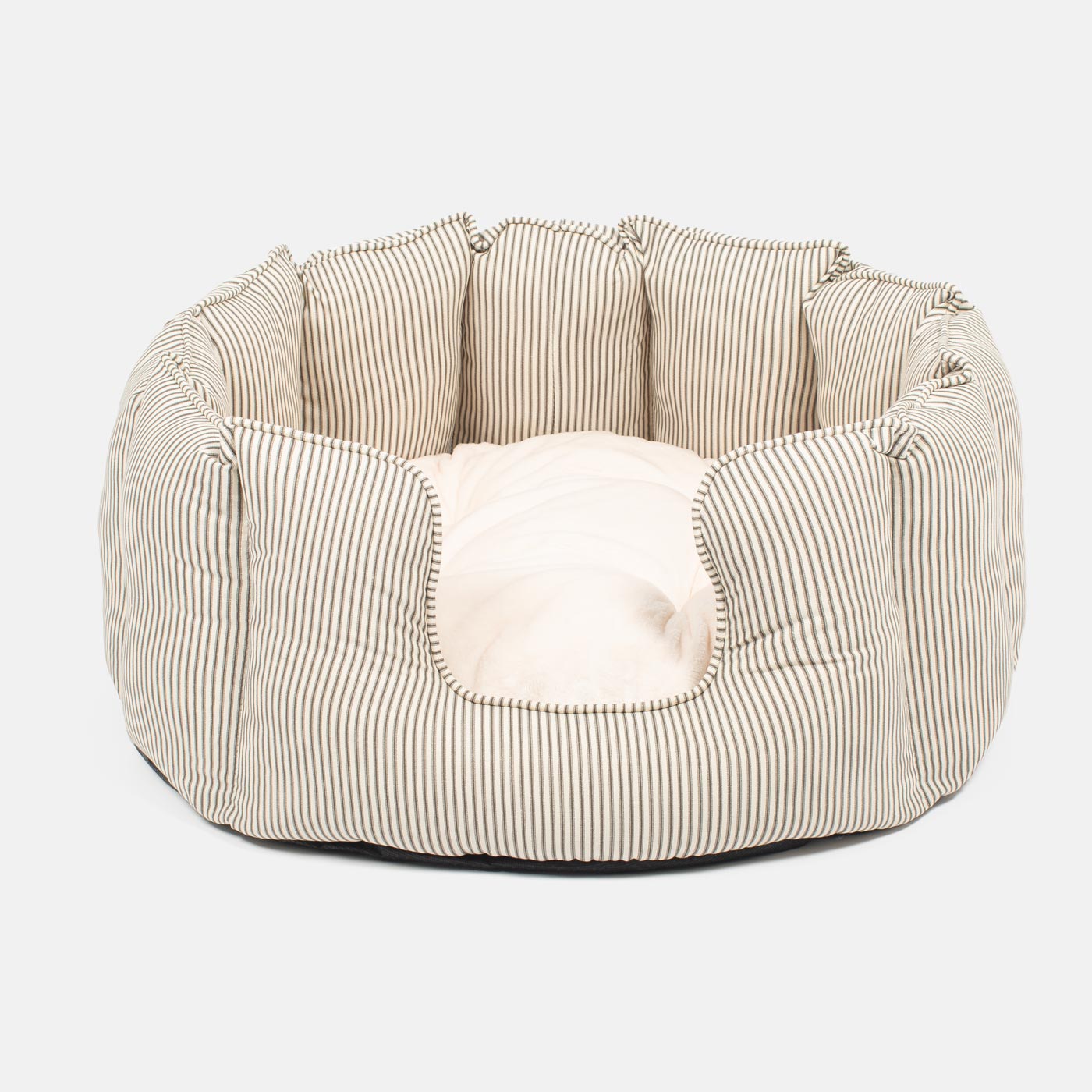  Discover Our Luxurious High Wall Bed For Dogs & Puppies, Featuring Reversible Inner Cushion With Teddy Fleece To Craft The Perfect Dog Bed In Stunning Regency Stripe! Available To Personalize Now at Lords & Labradors US