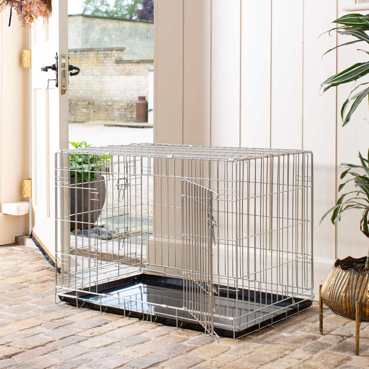 Discover the perfect deluxe heavy duty silver dog cage, featuring two doors for easy access and a removable tray for easy cleaning! The ideal choice to keep new puppies safe, made using pet safe galvanised steel! Available now in 5 sizes and three stunning colors at Lords & Labradors US