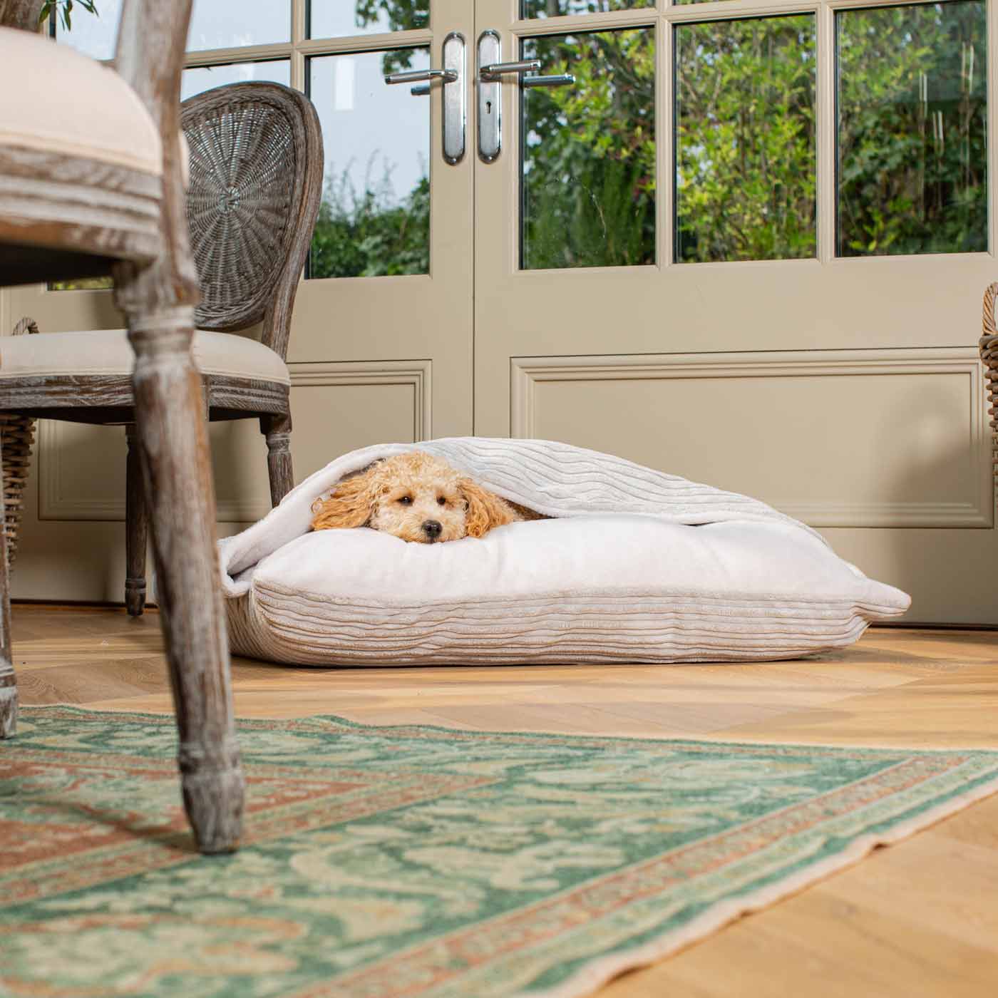 Sleepy Burrows Bed In Light Grey Essentials Plush By Lords & Labradors