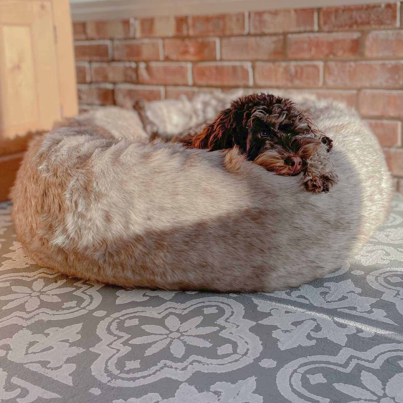 Luxury Anti-Anxiety Dog Bed, In Stunning Siberian Wolf Faux Fur, Perfect For Your Pets Nap Time! Available Now at Lords & Labradors US