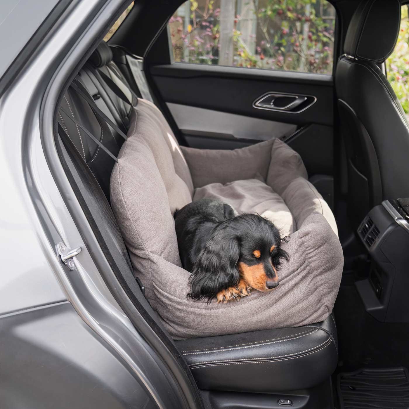 Embark on the perfect pet travel with our luxury Double Easy Traveller Seat, in two colors Truffle and Slate! Featuring removable inner cushion with cover for easy cleaning! Available now at Lords & Labradors  US