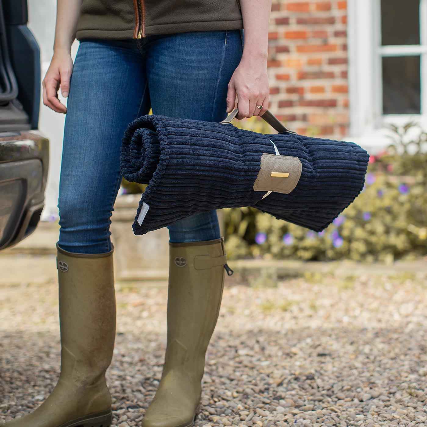 Embark on the perfect pet travel with our luxury Travel Mat in Essentials Navy. Featuring a Carry handle for on the move once Rolled up for easy storage, can be used as a seat cover, boot mat or travel bed! Available now at Lords & Labradors US