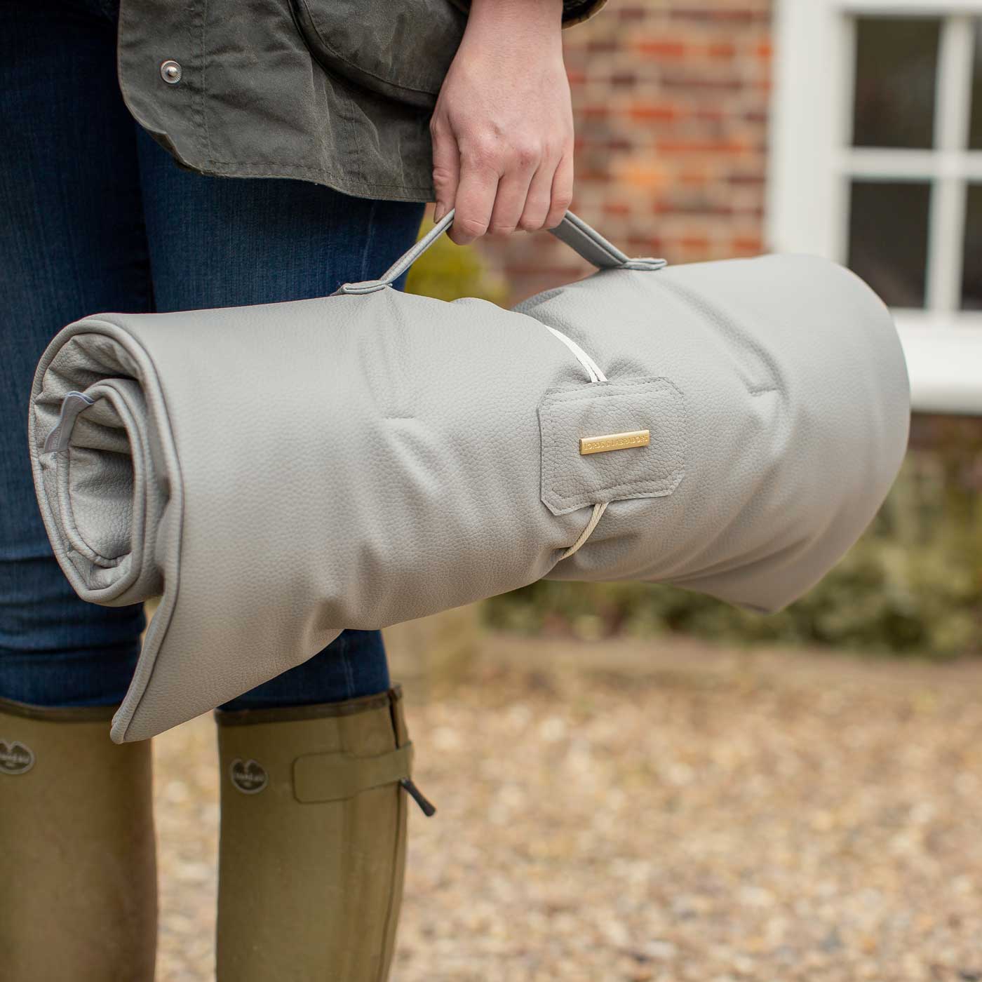 Embark on the perfect pet travel with our luxury Travel Mat in Rhino Granite. Featuring a Carry handle for on the move once Rolled up for easy storage, can be used as a seat cover, boot mat or travel bed! Available now at Lords & Labradors US