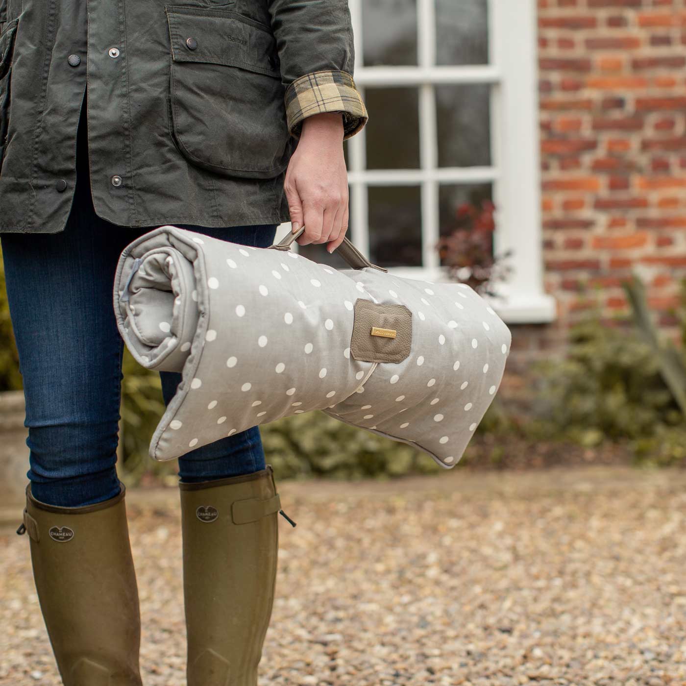 Embark on the perfect pet travel with our luxury Travel Mat in Grey Spot. Featuring a Carry handle for on the move once Rolled up for easy storage, can be used as a seat cover, boot mat or travel bed! Available now at Lords & Labradors US