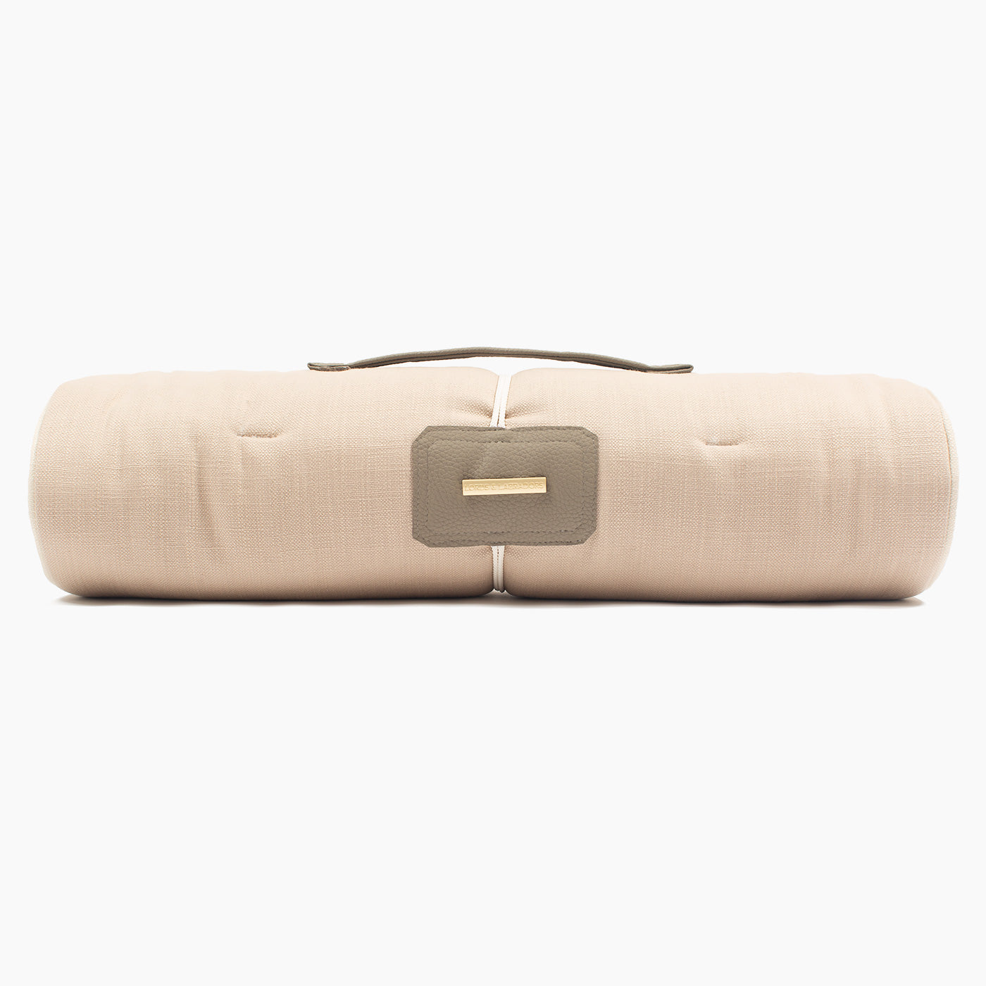 Embark on the perfect pet travel with our luxury Travel Mat in Savanna Oatmeal! Featuring a Carry handle for on the move once Rolled up for easy storage, can be used as a seat cover, boot mat or travel bed! Available now at Lords & Labradors US