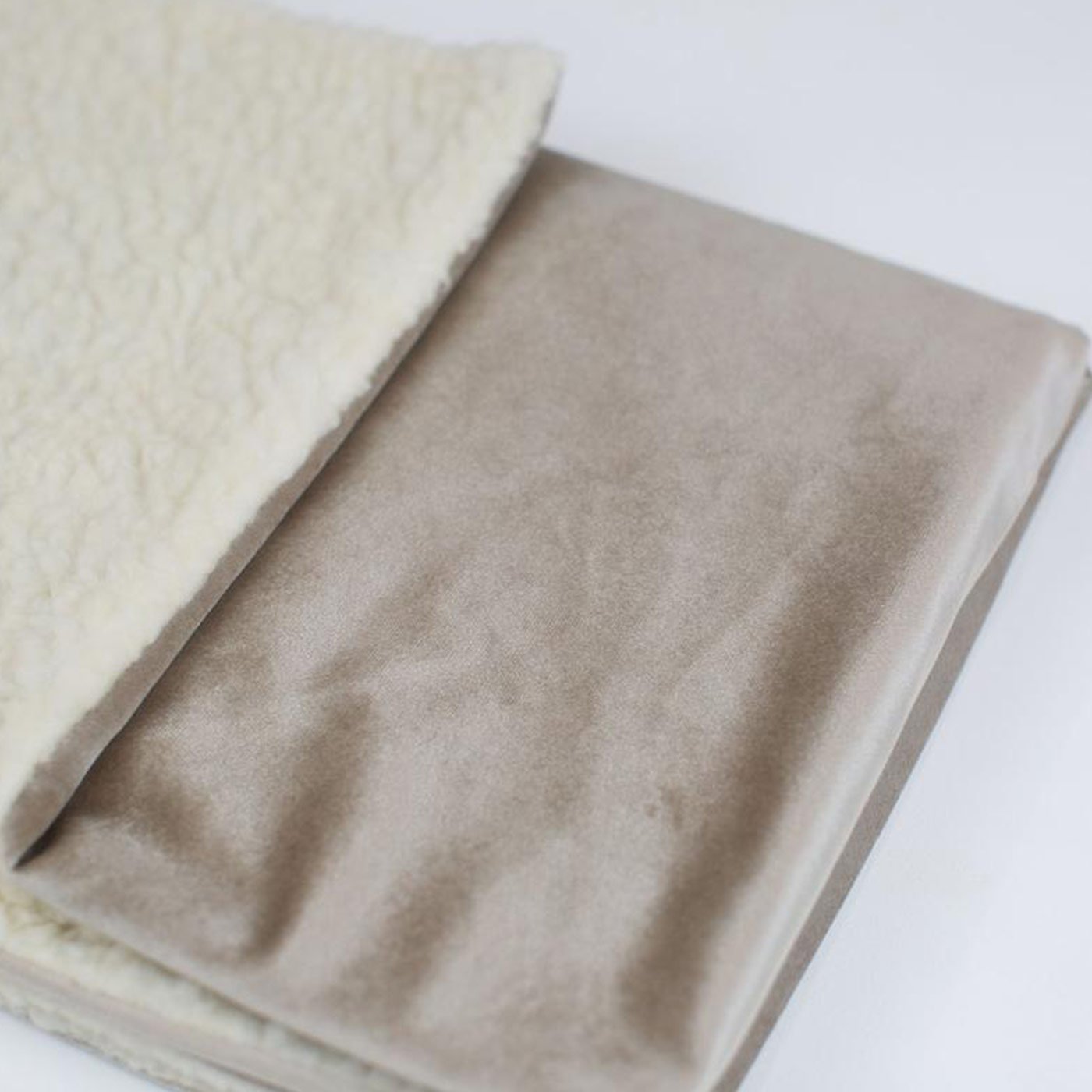 [color:mushroom velvet] Super Soft Sherpa & Teddy Fleece Lining, Our Luxury Cat & Kitten Blanket In Stunning Mushroom Velvet I The Perfect Cat Bed Accessory! Available Now at Lords & Labradors US