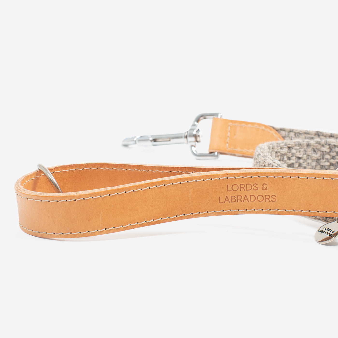 Discover dog walking luxury with our handcrafted Italian Herdwick dog leash in beautiful pebble with woven light grey fabric! The perfect leash for dogs available now at Lords & Labradors US
