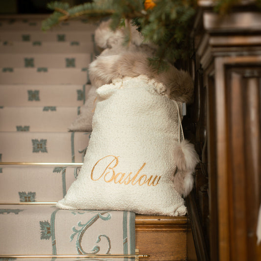 Gift your furry friend the perfect pet Christmas gift with our beautifully crafted Christmas Santa Sack, fill and gift your pet this festive holiday with the most wholesome gifts for Christmas! Available now in stunning Ivory Boucle at Lords & Labradors US